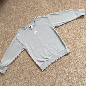 Girl’s Nike Light Gray Crewneck Sweatshirt Size Small